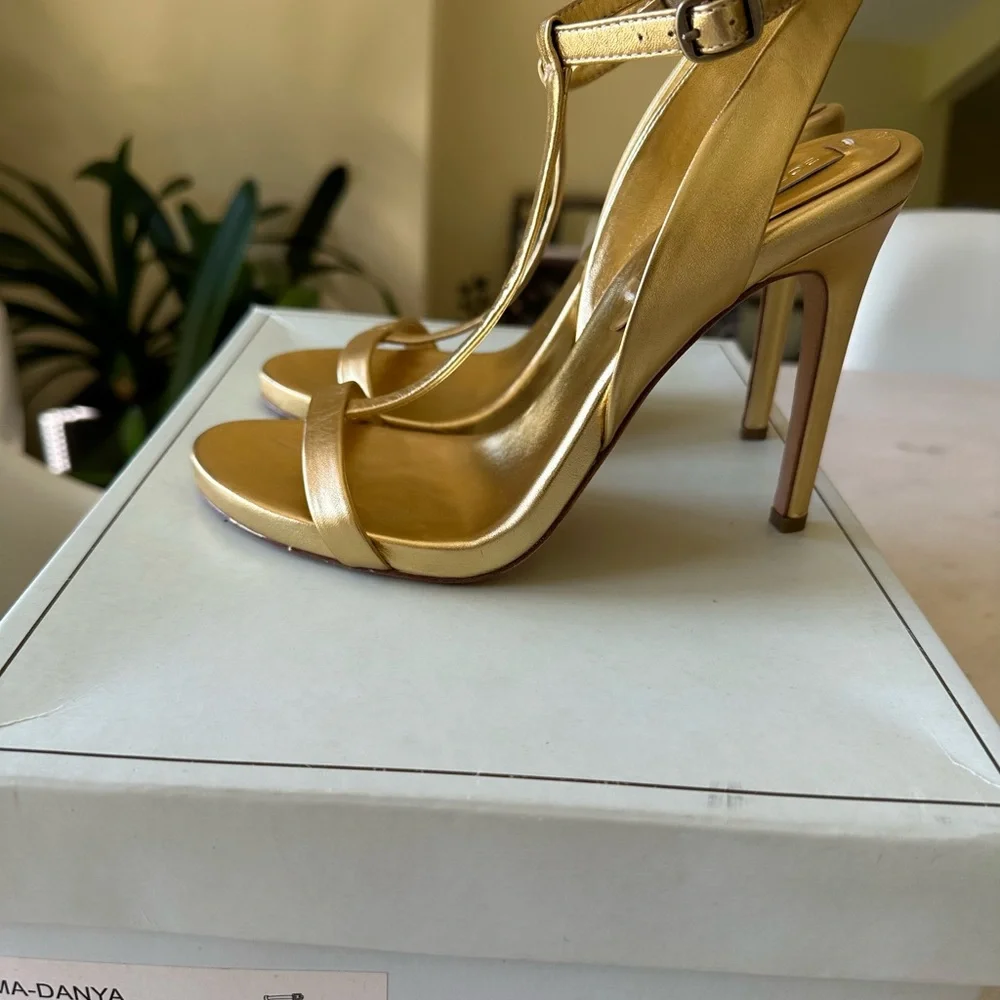BCBGMaxAzria Gold Women's Heels - Picture 4 of 9